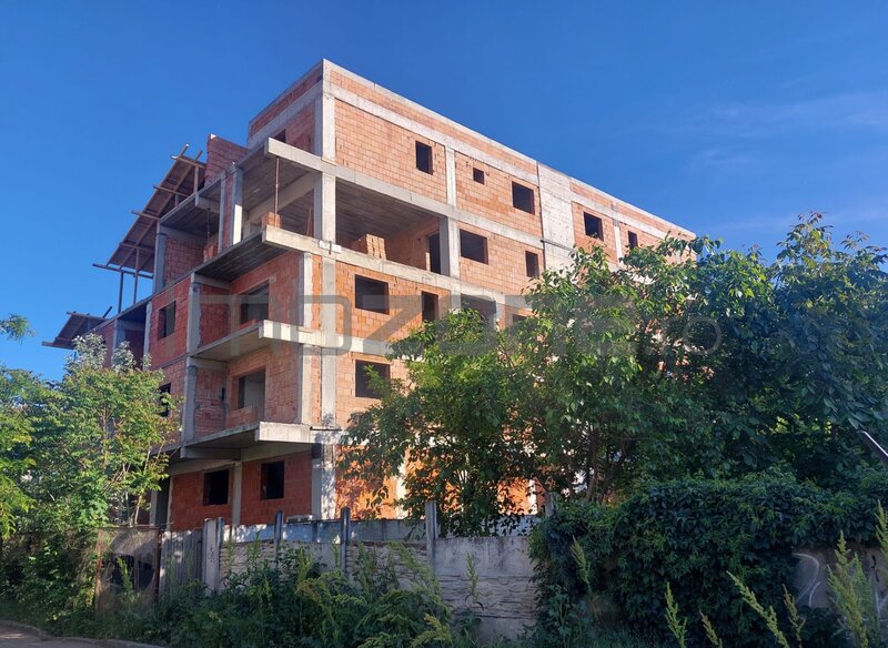 Studio 46 mp, etaj 1 din 4, langa metrou Militari, str. Margelelor, comision 0%.